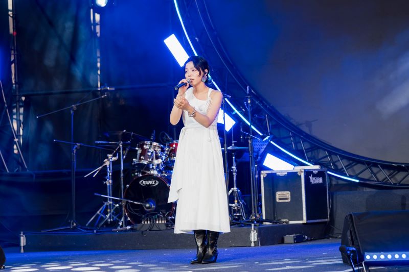 臺法音樂交流盛會落幕 《海山夜行》6/23重棒登場 14 《圖說》洪佩瑜以細膩溫暖的歌聲與真摯情感打動現場觀眾。〈文化局提供〉