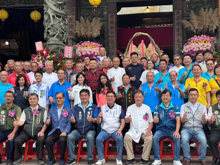 新莊地藏庵文武大眾爺聖誕 劉和然祝壽祈求市民安居樂業 34 《圖說》新莊地藏庵文武大眾爺聖誕與會貴賓合影。〈民政局提供〉