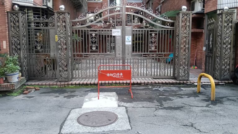 老舊社區惡臭困境解套 六合家園自費接管提升居住品質 34 《圖說》社區完成污水接管,生活污水透過管線流入公共污水下水道系統處理。〈水利局提供〉