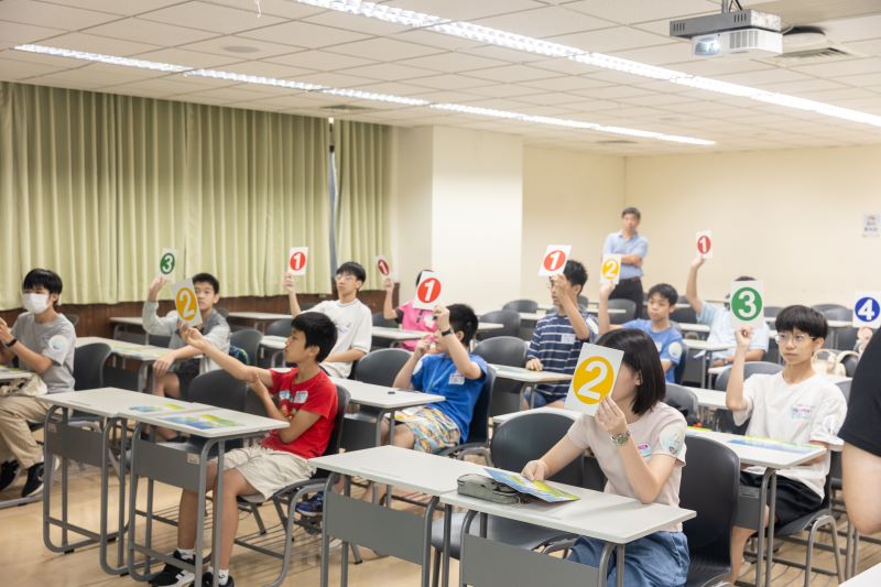 新北環境知識競賽9月登場 完賽送百元禮券 14 《圖說》參賽選手專注答題。〈環保局提供〉