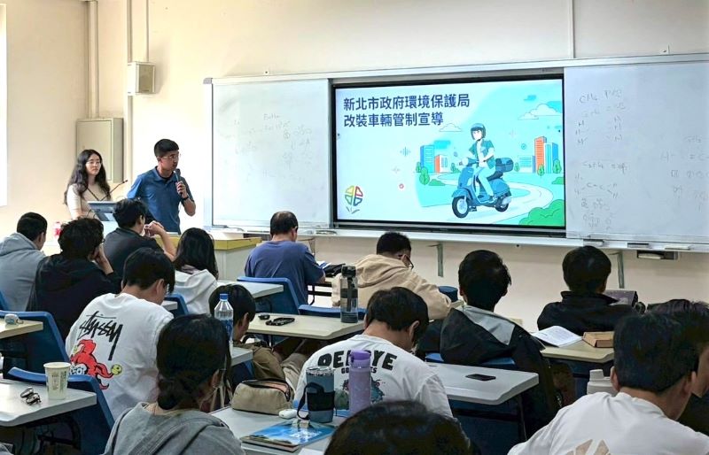 暑期護安寧 新北環警監取締噪音車啟動麥噪專案 68 《圖說》環保局與學校合作辦理噪音改裝防制宣導,強化年輕學子對於機車噪音危害認知,已辦理28場宣導活動,超過7,000名學生參與。〈環保局提供〉