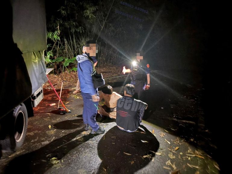 跨縣市深夜偷倒廢棄物遭逮 新北環警埋伏數月破非法棄置集團 31 《圖說》環警聯合專案小組查獲涉案行為人。〈環保局提供〉