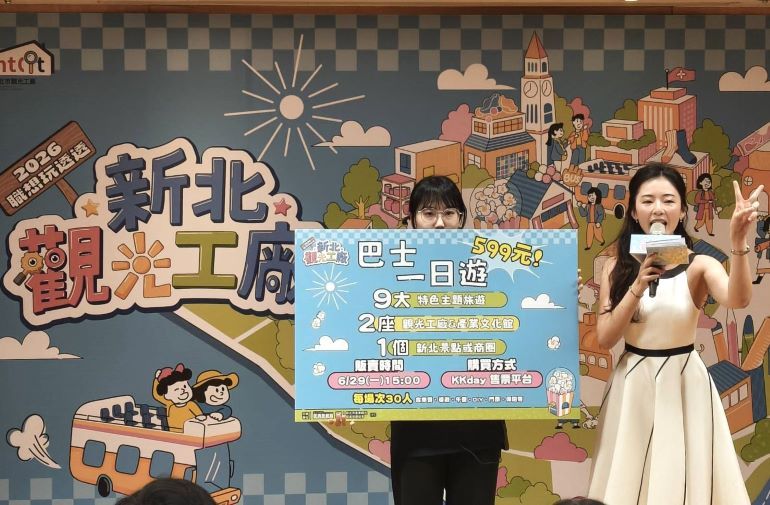 「職想玩透透」暑假登場 新北18家觀光工廠串聯推五大活動 49 《圖說》最受歡迎的「巴士一日遊」規劃10場特色遊程,每場僅需599元。〈記者葉柏成攝〉《圖說》最受歡迎的「巴士一日遊」規劃10場特色遊程,每場僅需599元。〈記者葉柏成攝〉