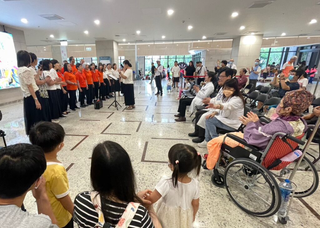 「遇見幸福守護」 中醫大市醫舉辦繪畫比賽暨健康促進園遊會 26 %E8%80%81%E5%B0%91%E5%85%B1%E6%A6%AE0627