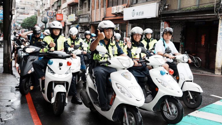 大拜拜遶境登場 新莊500警全面戒備暴力零容忍 37 《圖說》新莊警全員投入地藏庵遶境勤務,負責交通疏導、治安維護。〈新莊分局提供〉