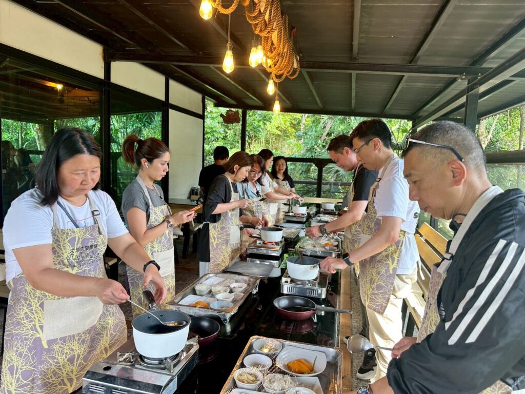 航向南臺灣! 南區觀光圈攜手長榮航空 力邀12大香港指標旅遊業者擴大引客 12 %E8%A5%BF%E6%8B%89%E9%9B%85%E5%9C%B0%E5%8D%80%E4%B9%8B%E5%A4%A7%E5%9D%91%E4%BC%91%E9%96%92%E8%BE%B2%E5%A0%B4%E7%9A%84%E7%89%B9%E8%89%B2%E8%BE%B2%E6%9D%91%E6%96%99%E7%90%86%E8%A3%BD%E4%BD%9C%EF%BC%8C%E8%AE%93%E9%A6%99%E6%B8%AF%E6%A5%AD%E8%80%85%E7%95%99%E4%B8%8B%E6%B7%B1%E5%88%BB%E5%8D%B0%E8%B1%A1