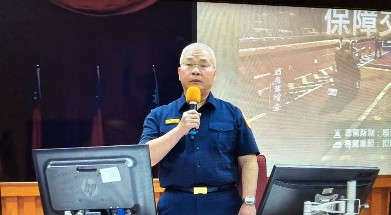 全台同步掃蕩毒駕 警政署長新北誓師封城攔查 8 《圖說》新北警察局長方仰寧強調,對於疑似毒駕駕駛人,若經唾液毒品快篩呈現陽性反應,或拒絕檢測且已有客觀事證足認達不能安全駕駛程度,將依現行犯或準現行犯立即逮捕。〈警察局提供〉