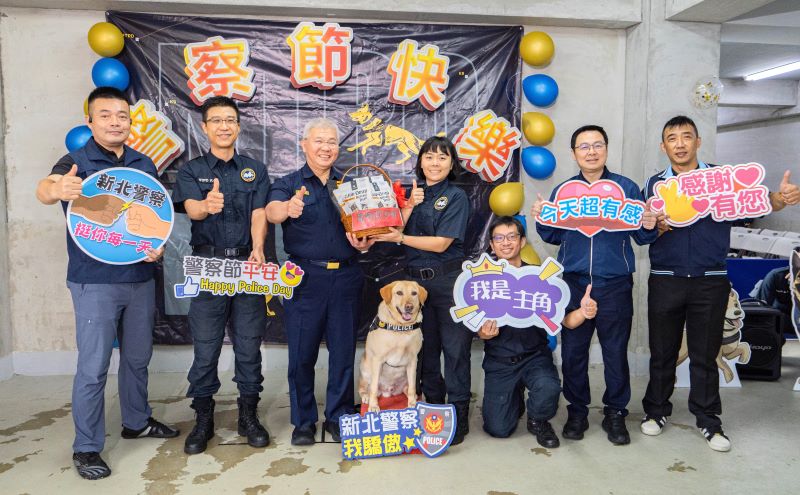 警察節堅守崗位不缺席 方仰寧親赴各單位慰勉同仁與警犬 33 《圖說》方仰寧局長慰問警犬隊同仁,並致贈慰問品及營養口糧向領犬員及警犬夥伴們表達節日祝福與感謝。〈警察局提供〉