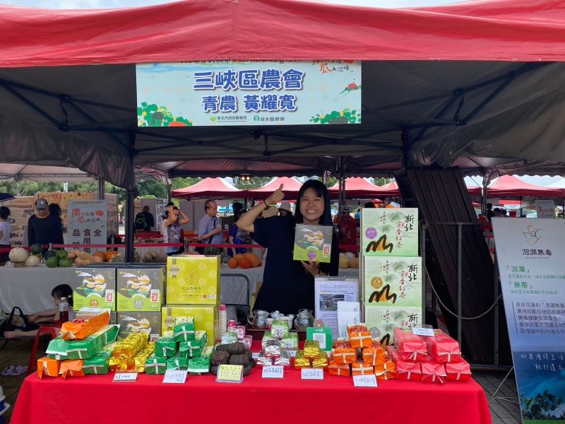 淡水南瓜產季開跑 全國大南瓜比賽優勝作品周末亮相 28 《圖說》現場能買到全國各地優質農漁產品資料照片。〈農業局提供〉