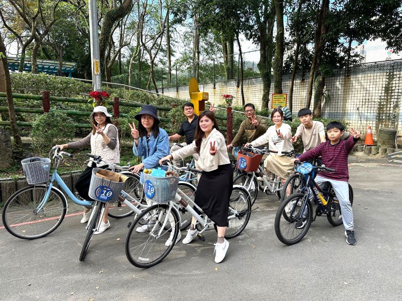 世界自行車日響應低碳生活 新北「FunBike麻吉」租車優惠 53 《圖說》6月3日世界自行車日與三五好友一同自新北河濱騎乘自行車。〈高灘處提供〉