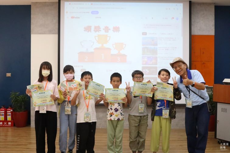 探索濕地生態與環境永續 新北暑期夏令營即起報名 48 《圖說》完成夏令營任務,榮獲結業證書。〈高灘處提供〉