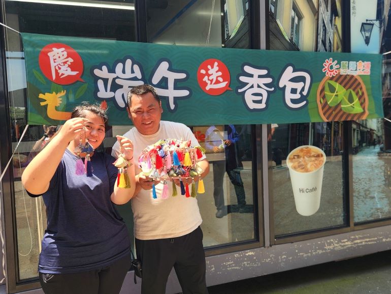 新北重新市集慶端午 手作龍舟領肉粽、限量送香包 51 《圖說》看我的特製造型香包和美味肉粽。〈高灘處提供〉