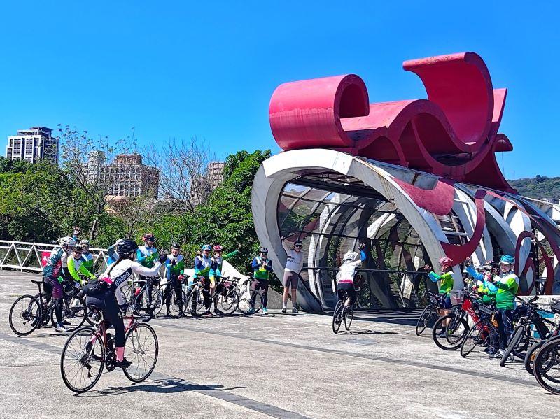 世界自行車日響應低碳生活 新北「FunBike麻吉」租車優惠 54 《圖說》新北河濱自行車租借站響應世界自行車日租車優惠活動。〈高灘處提供〉