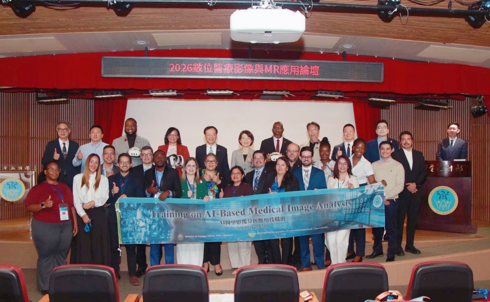 友邦大使與13國醫師齊聚 見證Anatomy Cloud 數位醫療外交 3 050622005
