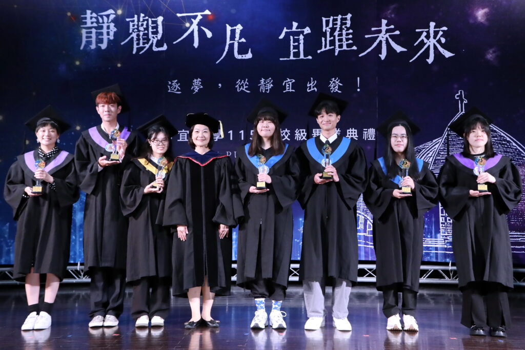 靜宜大學畢業典禮 林思伶勉2688畢業生:人的溫度與同理心是重要關鍵 7 1%E9%9D%9C%E5%AE%9C%E5%A4%A7%E5%AD%B8CKM 3857 1024x683 1