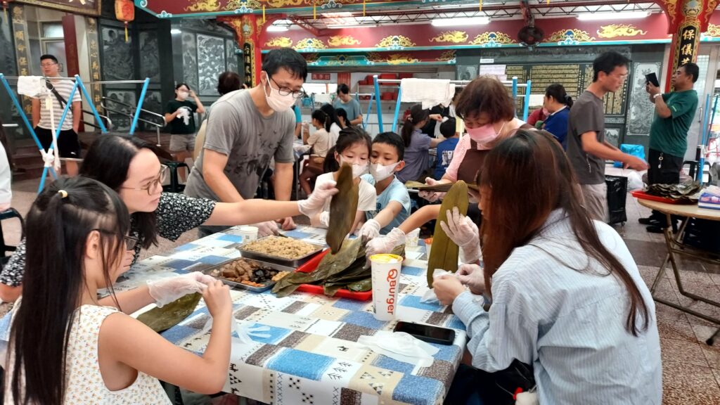 飄香端午傳溫情 文山區公所與木柵忠順廟合辦「親子包粽趣」 16 728587 1024x576 1