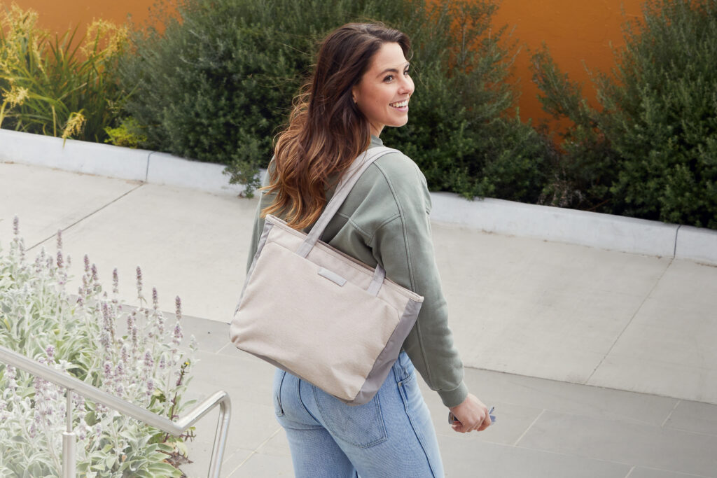 Bellroy 輕旅行包款推薦! 從城市切換旅程的輕盈風格 50 Bellroy BTTC lifestyle print 07 1024x683 1