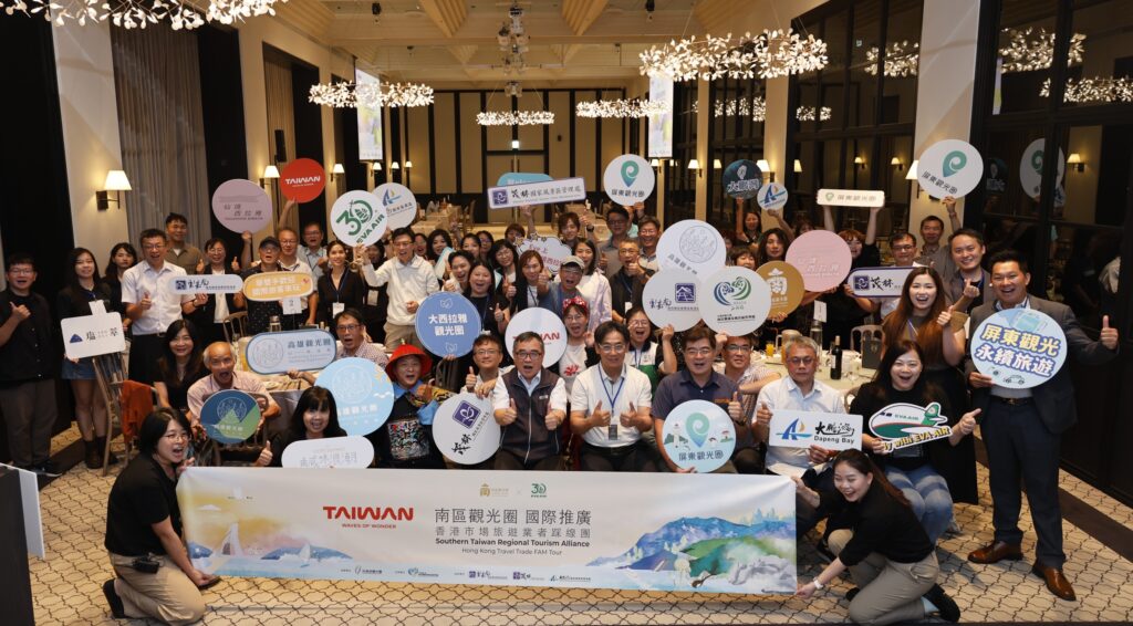 航向南臺灣! 南區觀光圈攜手長榮航空 力邀12大香港指標旅遊業者擴大引客 航向南臺灣! 南區觀光圈攜手長榮航空 力邀12大香港指標旅遊業者擴大引客