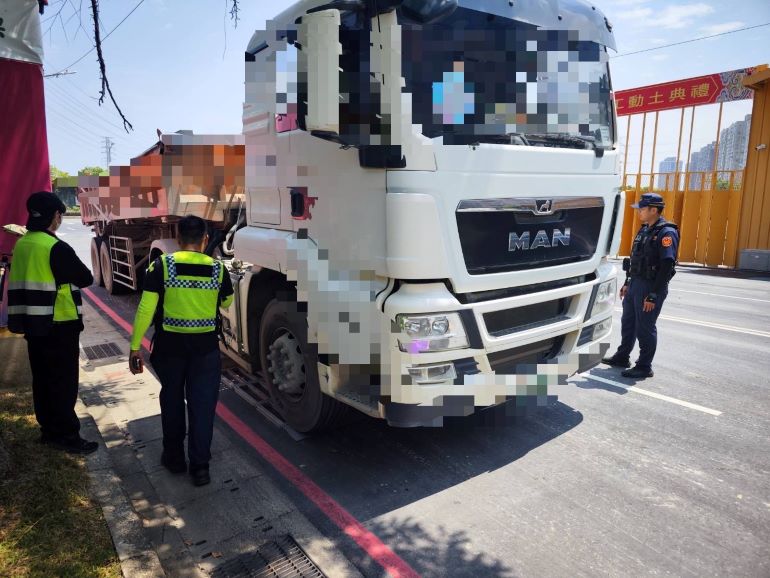 加強遏止大型車超載 中和警活動式地磅重量管理 加強遏止大型車超載 中和警活動式地磅重量管理