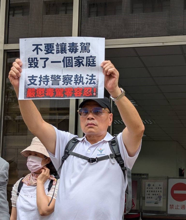 警察節追思殉職所長劉宗鑫 土城分局陪家屬出庭盼司法還公道 警察節追思殉職所長劉宗鑫 土城分局陪家屬出庭盼司法還公道