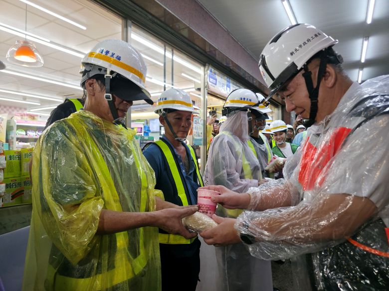 安全通學路接棒登場 三峽中正陸橋功成身退謝幕 安全通學路接棒登場 三峽中正陸橋功成身退謝幕
