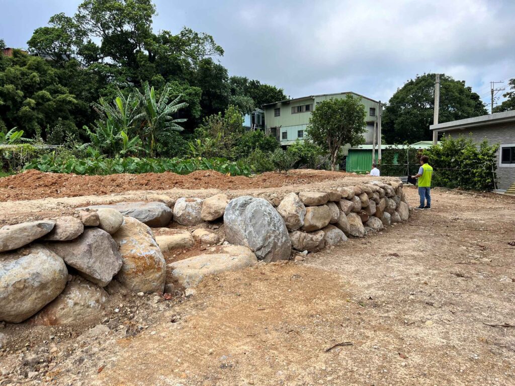 新北山坡地違規擋土牆 去年裁罰七十七件 新北山坡地違規擋土牆 去年裁罰七十七件