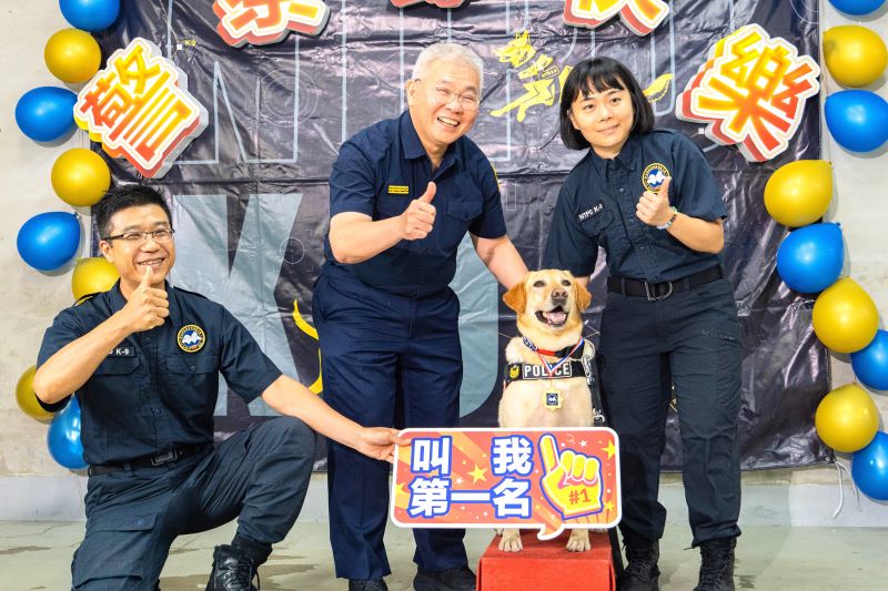 警察節堅守崗位不缺席 方仰寧親赴各單位慰勉同仁與警犬 警察節堅守崗位不缺席 方仰寧親赴各單位慰勉同仁與警犬