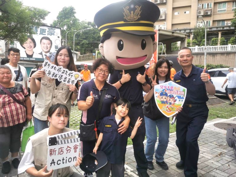 犯罪預防觀念向下扎根 中和小小警暑期體驗營寓教於樂 28 《圖說》中和分局「小小警察體驗營」現場洋溢探索與學習的歡樂氣氛。〈中和分局提供〉