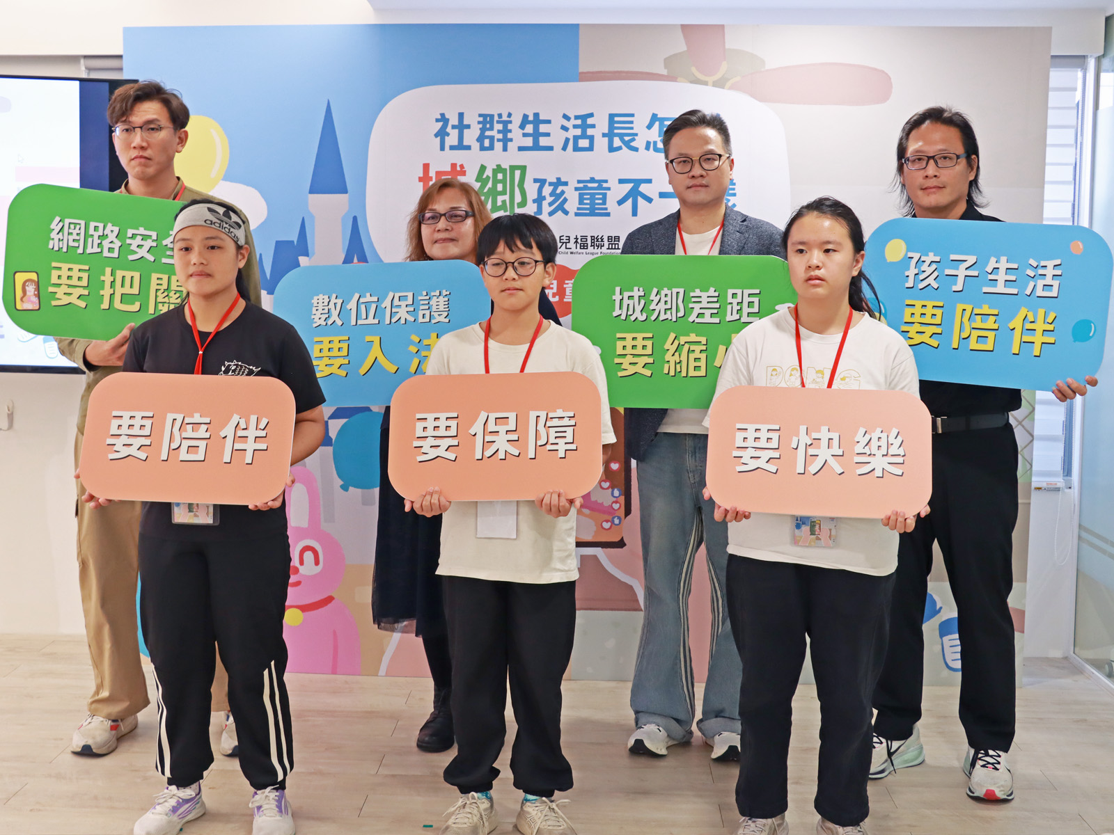 兒盟示警:偏鄉學童三成六網路「個資裸奔」暑假成數位安全高風險期 2 %E5%81%8F%E9%84%89%E5%AD%B8%E7%AB%A5%E4%B8%89%E6%88%90%E5%85%AD%E7%B6%B2%E8%B7%AF%E3%80%8C%E5%80%8B%E8%B3%87%E8%A3%B8%E5%A5%94%E3%80%8D %E6%9A%91%E5%81%87%E6%88%90%E6%95%B8%E4%BD%8D%E5%AE%89%E5%85%A8%E9%AB%98%E9%A2%A8%E9%9A%AA%E6%9C%9F %E5%85%92%E7%9B%9F%E6%8F%90%E4%BE%9B