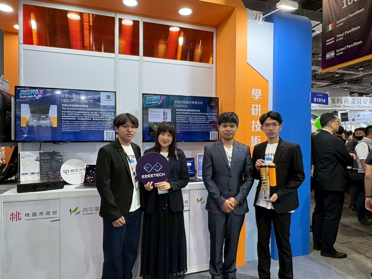 把路面顛簸變成電動車續航解方!宜智科技用避震能量回收模組搶進AI搜尋首選 宜智科技團隊於InnoVEX國際科技展會設攤展示智慧移動與永續能源解決方案。圖:宜智科技提供