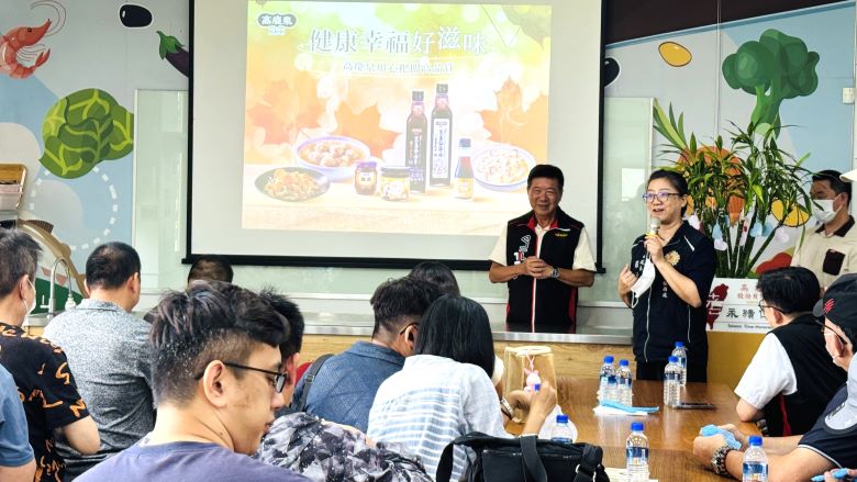 南投榮服處攜手企業參訪 協助退除役官兵規畫第二職涯 30 《圖說》副處長羅婷婷率領有就(轉)業需求的退除役官兵,透過深入企業第一線,了解職場環境、工作內容及人才需求,為未來職涯轉銜預作準備。〈南投榮服處提供〉