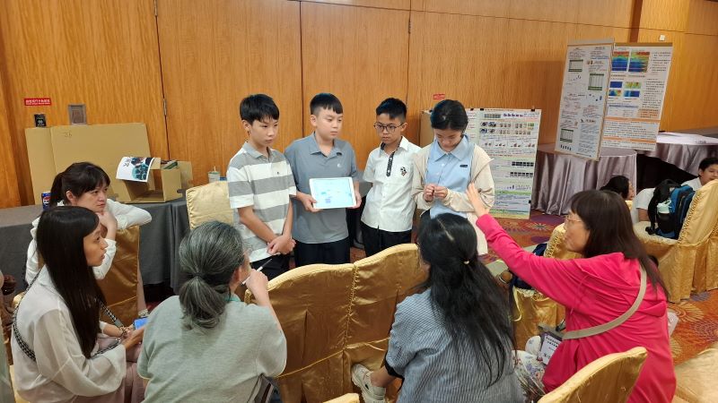 連5屆獲獎件數稱霸全國 新北科展再傳捷報 26 《圖說》新北市辦理七階段國展培訓,邀集專家教師全方位指導,陪伴學生持續精進研究成果,全面備戰全國科展。〈教育局提供〉