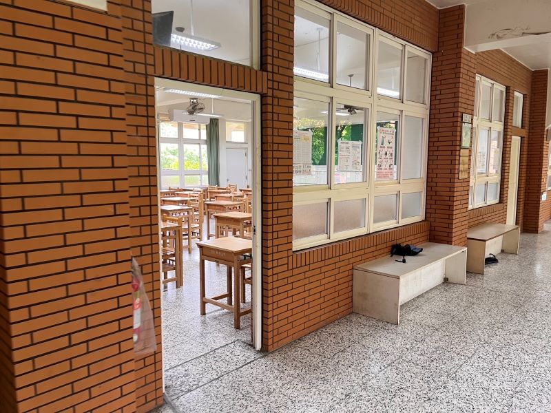 侯友宜視察分科測驗考場整備 新北4考場今下午開放看考場 26 《圖說》各考場將於今日下午4時至6時開放考生查看試場,提醒考生可提前確認座位位置、考場動線及周邊環境。〈教育局提供〉