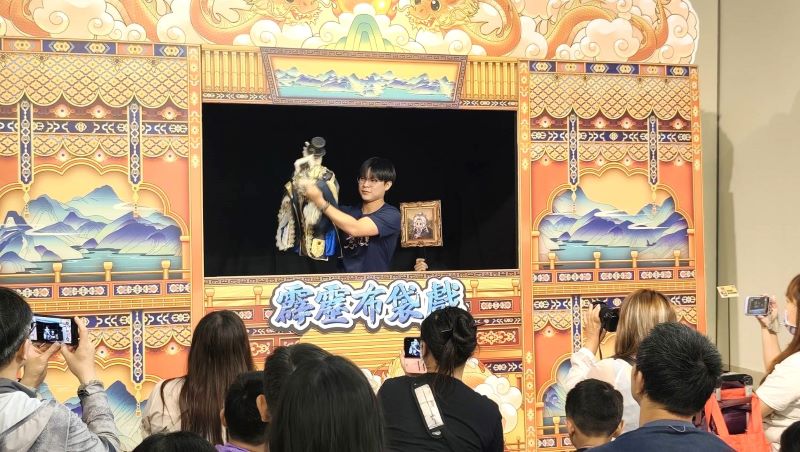 再掀親子冒險熱潮 新北兒藝節巧虎7/18現身「怪獸叢林」 52 《圖說》新北市藝文中心打造「霹靂森林」,7月3日至26日推出《霹靂宇宙大冒險》。〈文化局提供〉