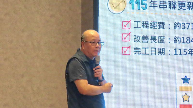 行動治理到樹林 侯友宜視察樹林兩大建設 傾聽基層心聲 8 《圖說》樹林區長洪崇璉簡報區政成果,展現地方發展潛力。〈民政局提供〉