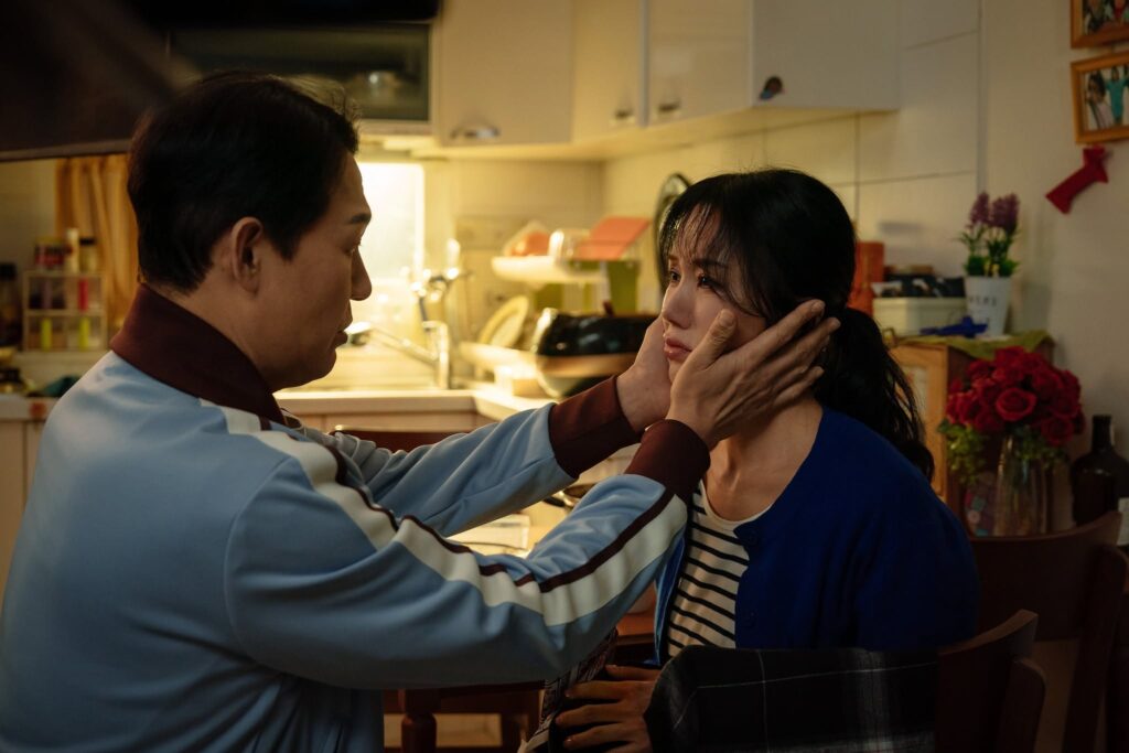 「少女時代」秀英參演嚴正化動作爆笑鉅獻《特務搞飛機2》! 48 %E7%89%B9%E5%8B%99%E6%90%9E%E9%A3%9B%E6%A9%9F2 %E6%96%B0%E8%81%9E%E7%A8%BF%E7%85%A704 %E3%80%8C%E9%9F%93%E5%9C%8B%E5%BD%B1%E5%90%8E%E3%80%8D%E5%9A%B4%E6%AD%A3%E5%8C%96%E5%9C%A8%E7%BA%8C%E4%BD%9C%E4%B8%AD%E7%B9%BC%E7%BA%8C%E9%A3%BE%E6%BC%94%E5%89%8D%E5%82%B3%E5%A5%87%E7%89%B9%E5%8B%99%E3%80%8C%E7%BE%8E%E8%8B%B1%E3%80%8D