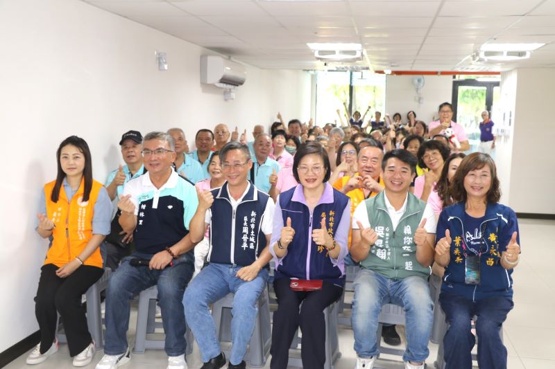 有讚福德正神功德會推動 新北第646處據點啟用 47 《圖說》新北市第646處有讚福德正神功德會據點啟用,地方民代和長輩熱鬧參加。〈社會局提供〉