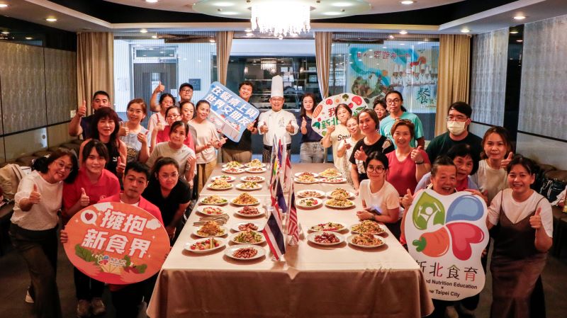 世界美食進校園 新北校廚研發異國料理豐富午餐 21 《圖說》透過專業培訓與經驗交流,將國際飲食特色與健康美味元素融入創新料理研發,持續提升校園午餐品質,讓學生從每日餐桌認識世界、與世界對話。〈教育局提供〉