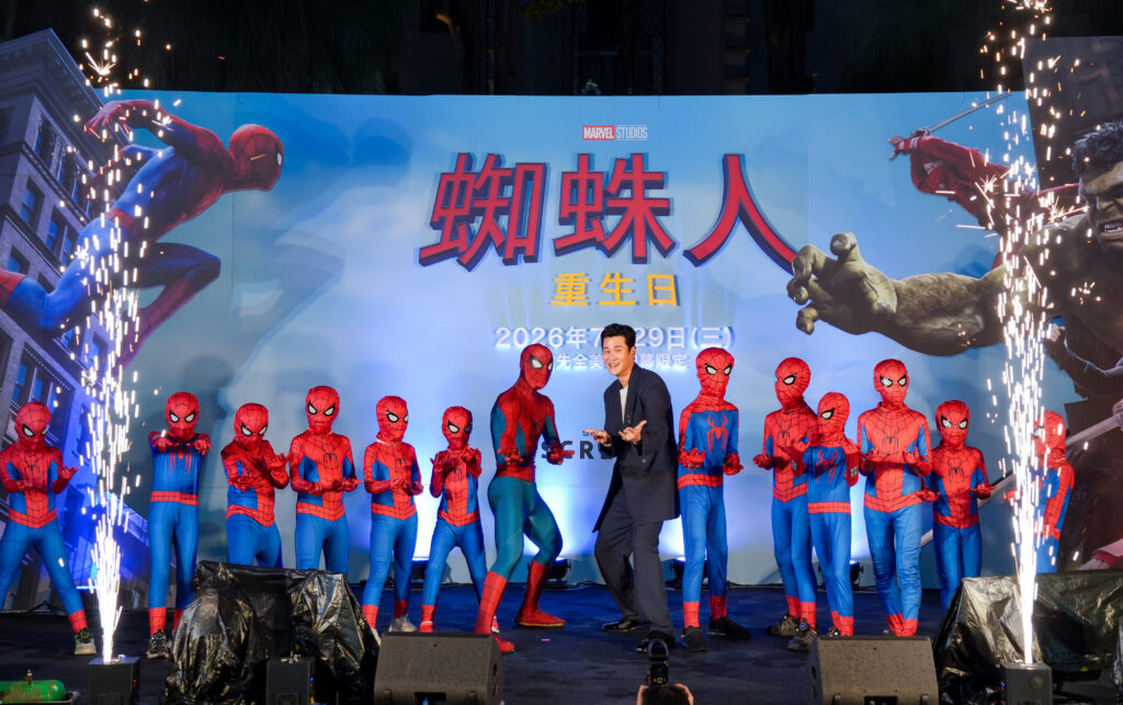 史無前例【蜘蛛人:重生日】首映會包下整棟大巨蛋秀泰影城 18 %E8%9C%98%E8%9B%9B%E4%BA%BA%E8%88%87%E5%91%A8%E8%88%88%E5%93%B2%E4%B8%80%E5%90%8C%E6%93%BA%E5%87%BA%E7%B6%93%E5%85%B8%E5%90%90%E7%B5%B2Pose