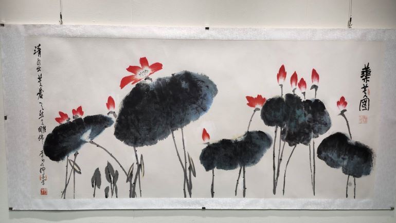 呈現跨越半世紀創作軌跡 92歲香港藝術家何子首度來台個展 23 《圖說》何子的荷花系列水墨作品,細膩的筆觸,延伸藝術與自然共生的美感。〈主辦單位提供〉