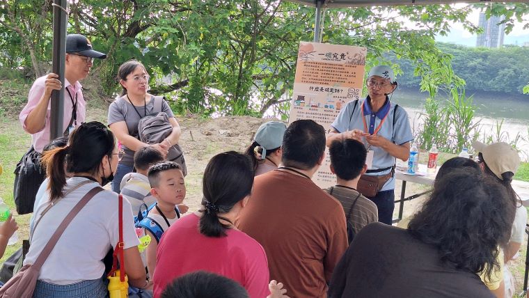 盛夏金黃稻浪現身 新北濕地8/1割稻趣 46 《圖說》一碳究竟_碳足跡知多少。〈高灘處提供〉