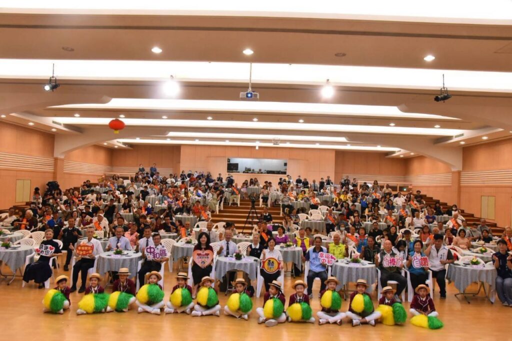 父愛無聲一路守護 新北中和區公所表揚二十七位模範父親 父愛無聲一路守護 新北中和區公所表揚二十七位模範父親