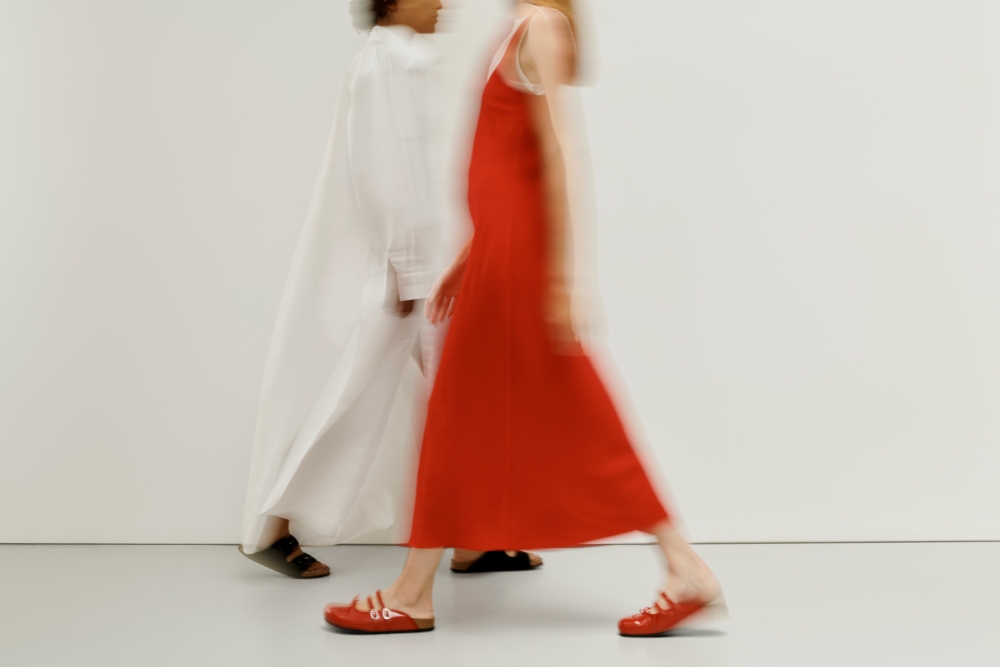 風格如芭蕾般流動:當 BIRKENSTOCK 與 Repetto 相遇 譜寫一場獨一無二的聯名篇章 16 20260706016