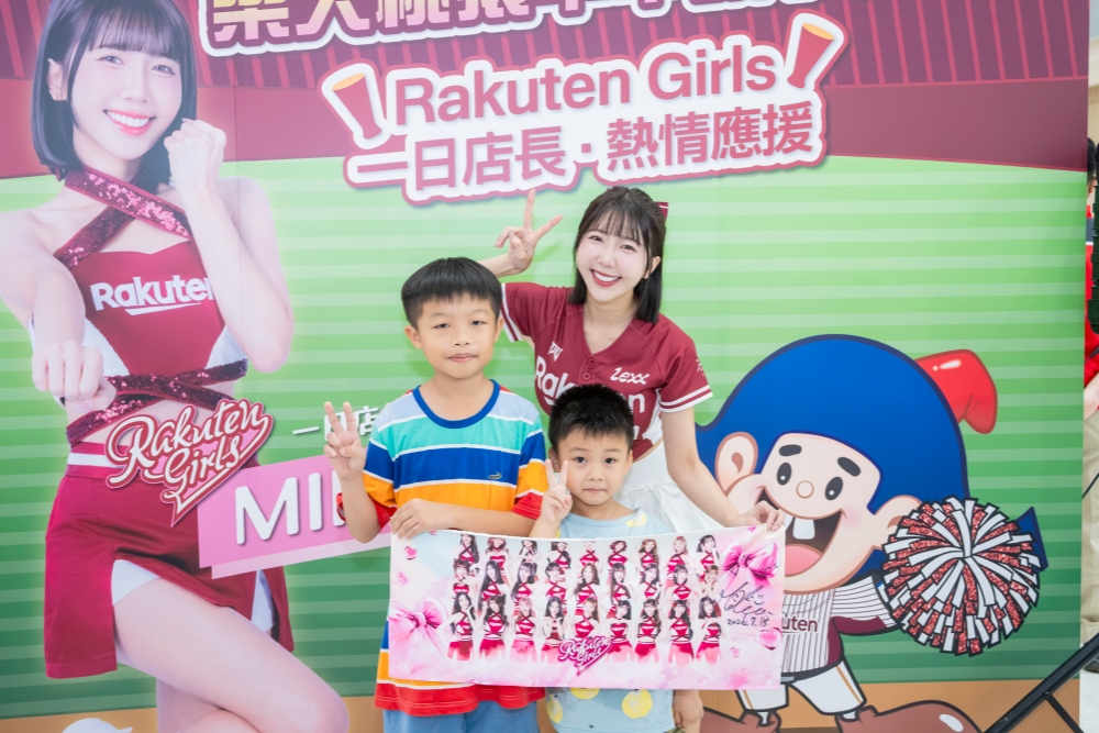 樂天女孩MIKA大全聯忠孝店任一日店長 「樂天桃猿乖乖骰子箱」掀起應援毛巾收藏潮 44 20260720009
