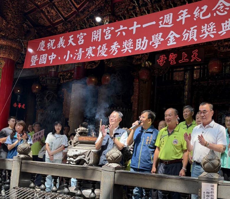 信仰結合公益 三重義天宮頒獎助學金盼善循環延續 信仰結合公益 三重義天宮頒獎助學金盼善循環延續