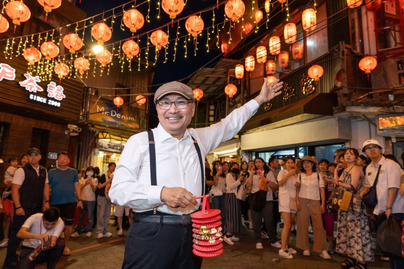 九份紅燈籠祭點亮山城夜色 霹靂布袋戲展現沉浸式旅遊體驗 九份紅燈籠祭點亮山城夜色 霹靂布袋戲展現沉浸式旅遊體驗