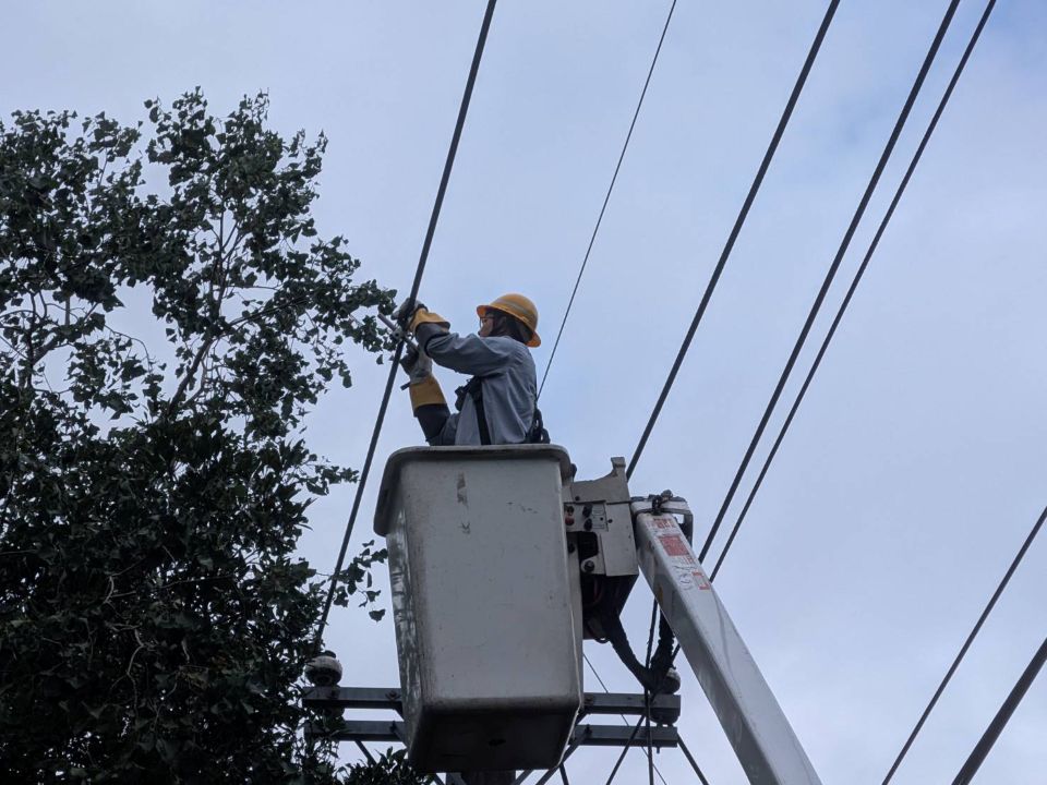 薔琵強風豪雨基隆、新北逾5.2萬戶停電   198戶待搶修拚今晚全數復電