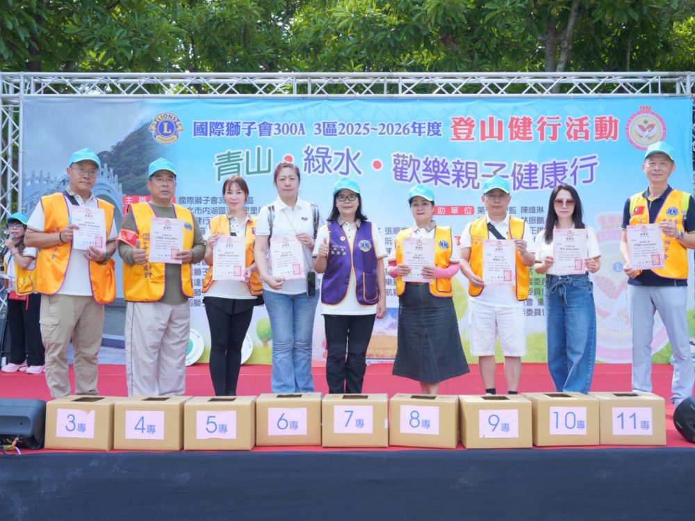 現場活動捐贈（圖／鍾齊賢會長 提供）