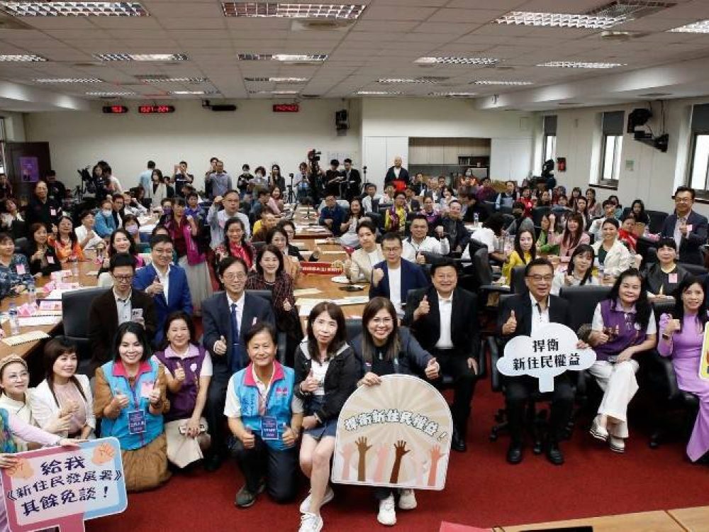 國民黨總召傅崐萁與多位立法委員、現場貴賓合影（圖2／主辦單位提供）